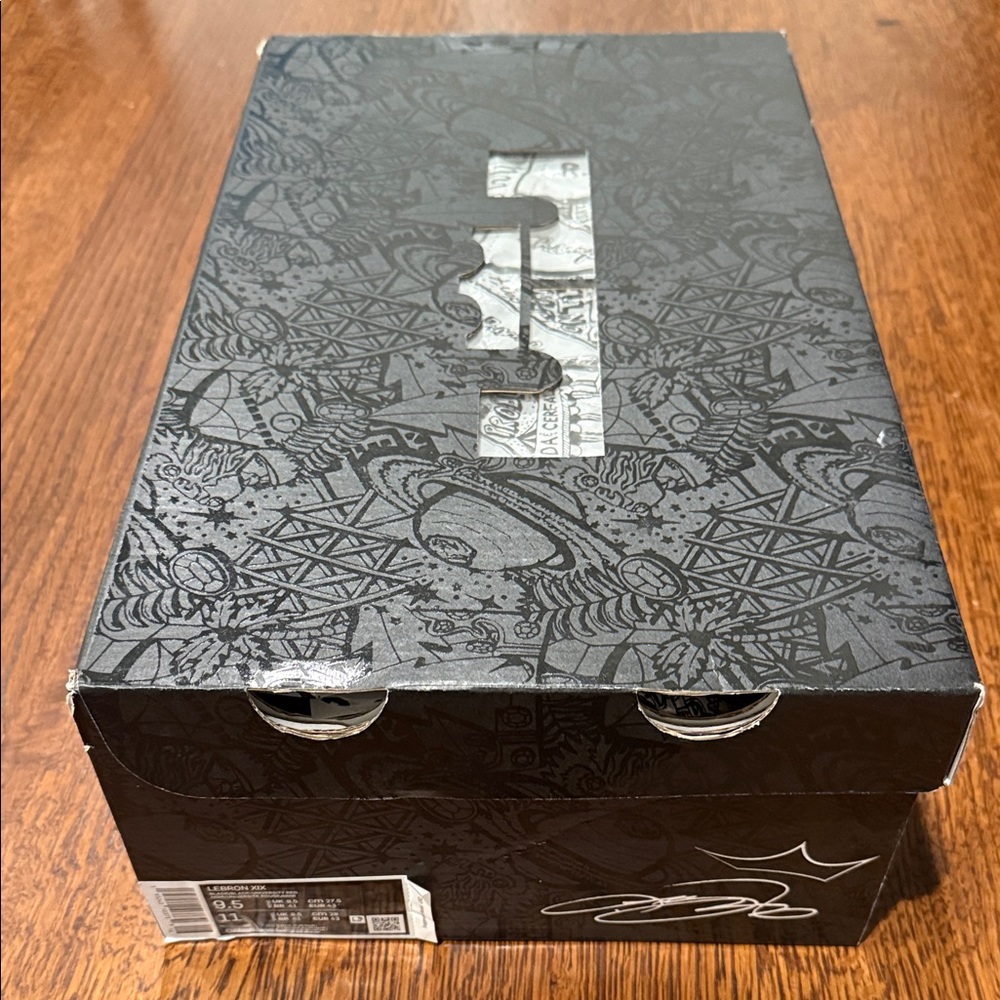 Nike LeBron XIX Sneakers - Size 9.5 - Picture 5 of 12